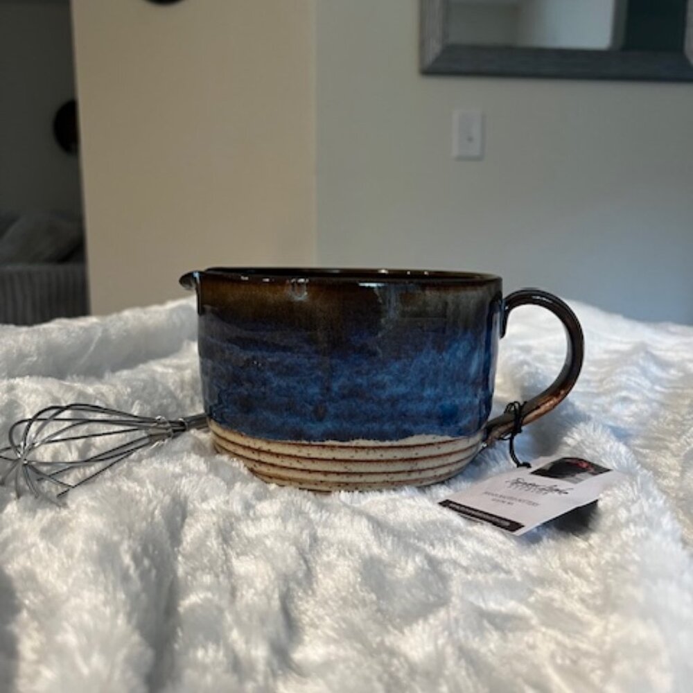 Pottery mixing/batter bowl